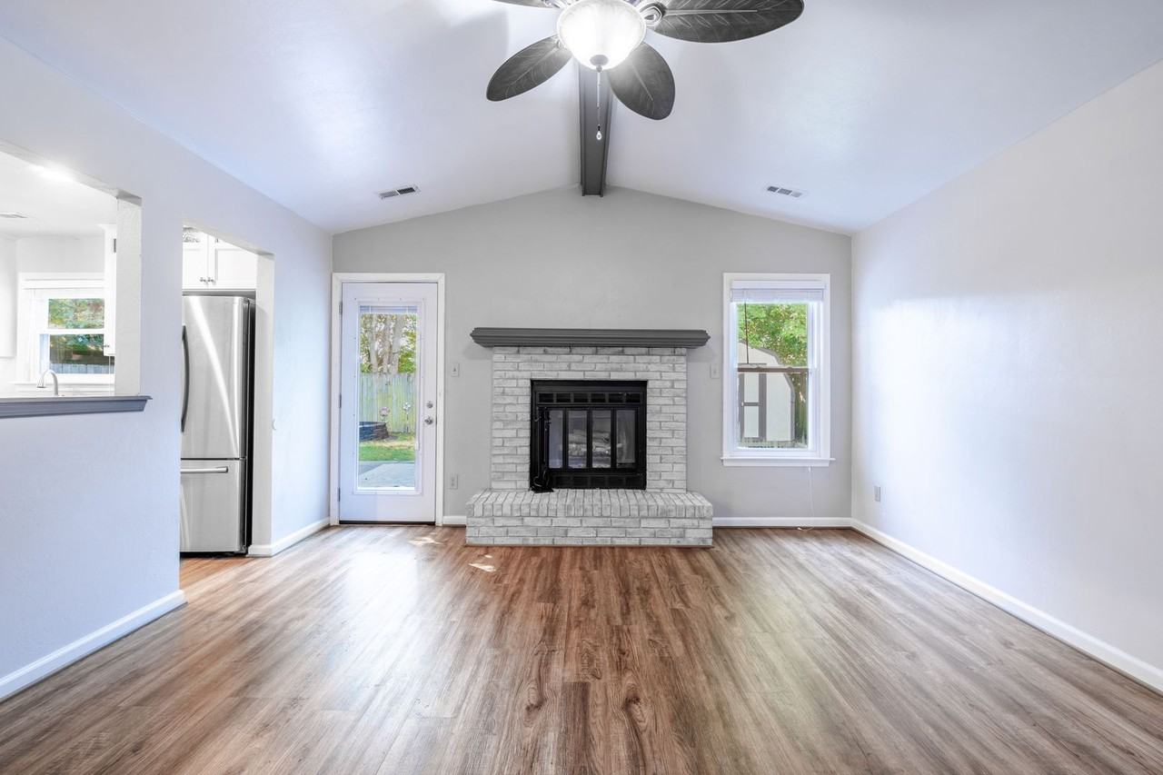 1305 Chickadee Ln - Photo 7 of 31