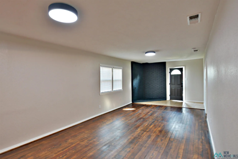 400 S Abilene Ave - Photo 2 of 16