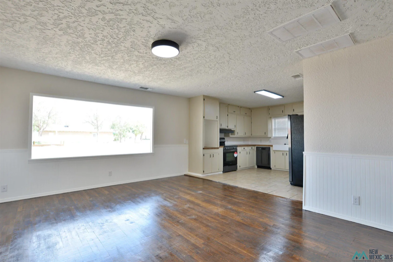 400 S Abilene Ave - Photo 4 of 16