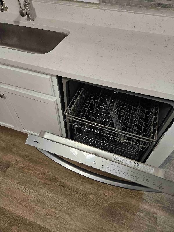 1027 E Washington St - Photo 3 of 50