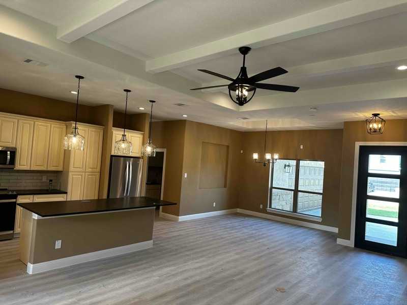 15318 Capri Ln - Photo 3 of 20