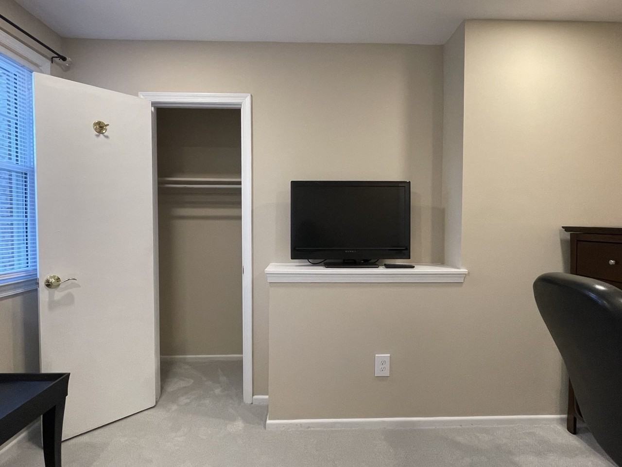 10540 Assembly Dr - Photo 4 of 18