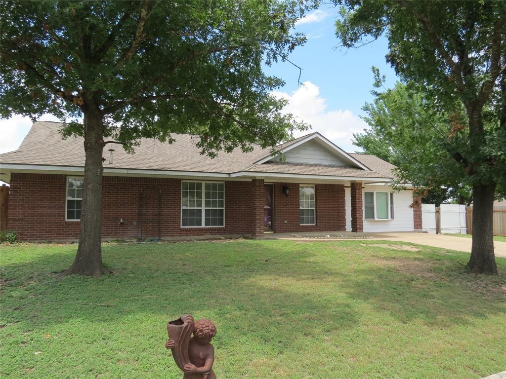 833 Eagles Way - Photo 2 of 8