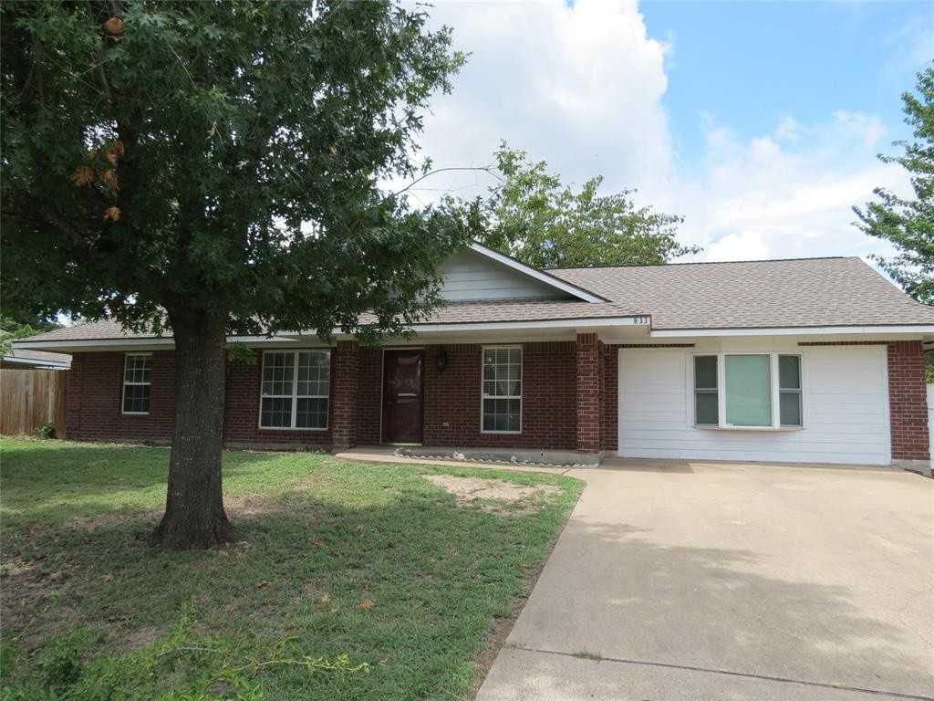 833 Eagles Way - Photo 3 of 8