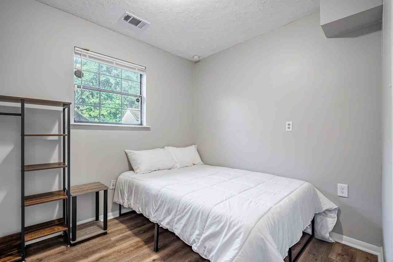 Oxford Dr - Photo 7 of 14