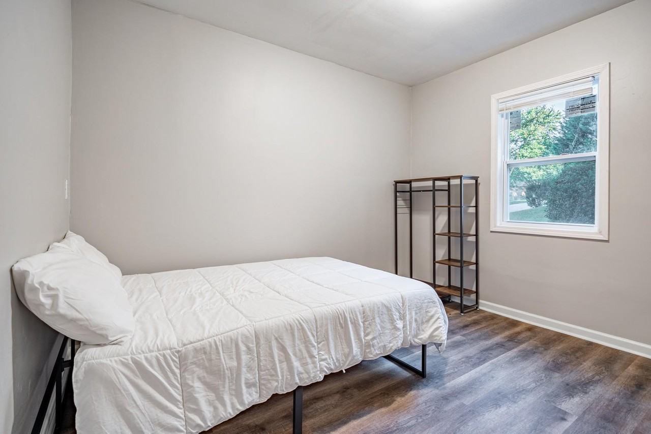 Oxford Dr - Photo 7 of 8