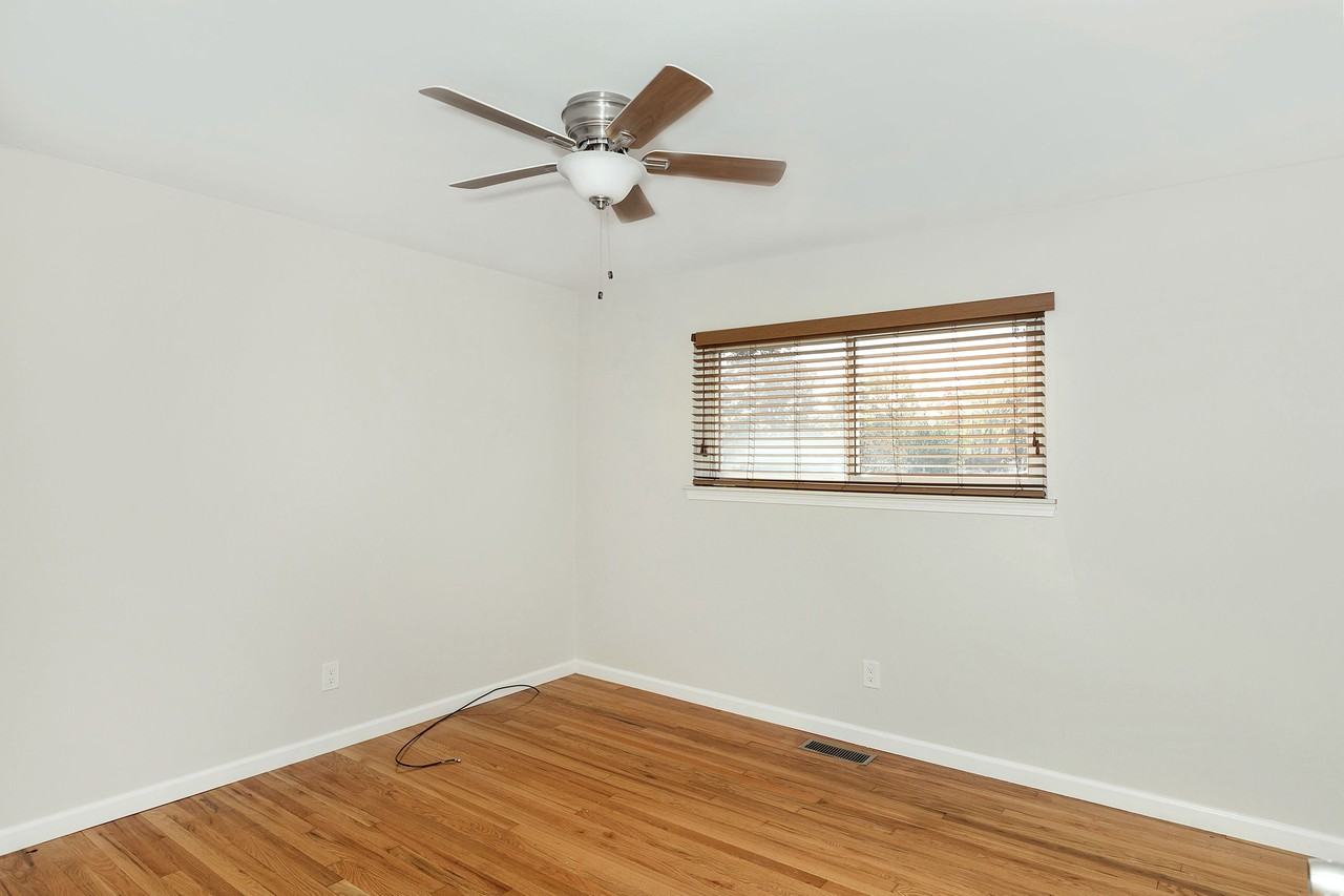 35518 Schoolcraft Rd - Photo 3 of 37