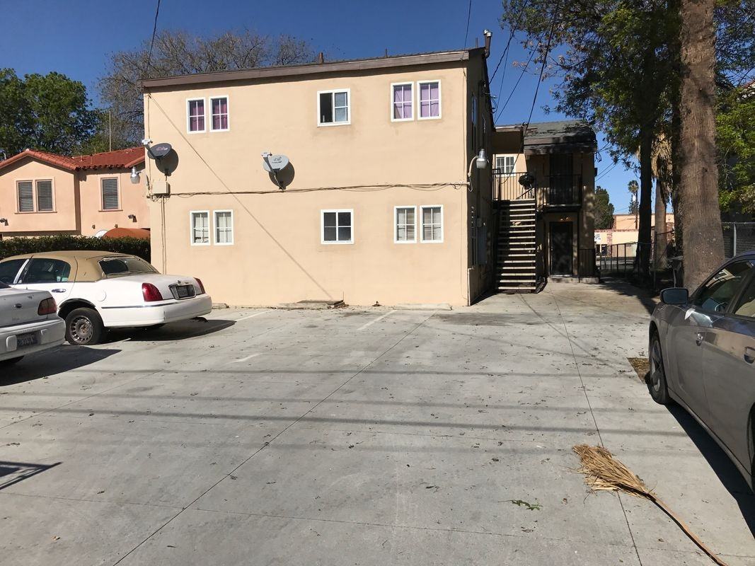 2360 University Ave - Photo 2 of 17