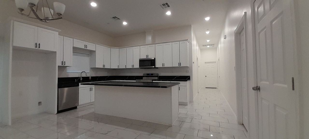 8332 Rea Ave - Photo 3 of 18