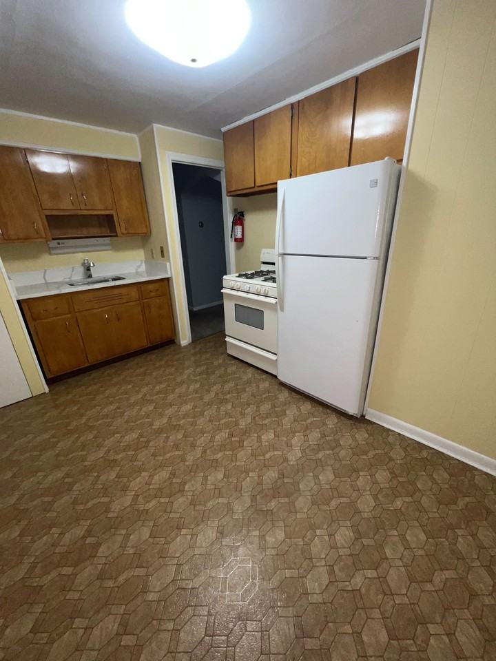 160 E 54th St #2 - Photo 2 of 8