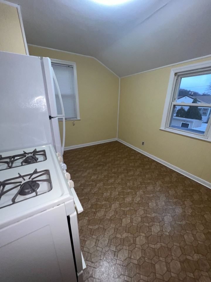 160 E 54th St #2 - Photo 3 of 8