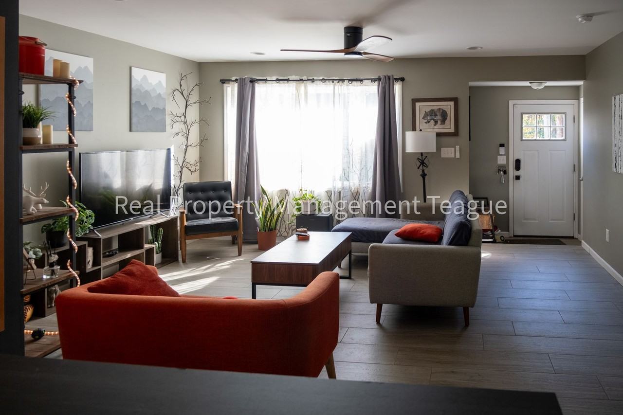 69 Adirondack St - Photo 3 of 24