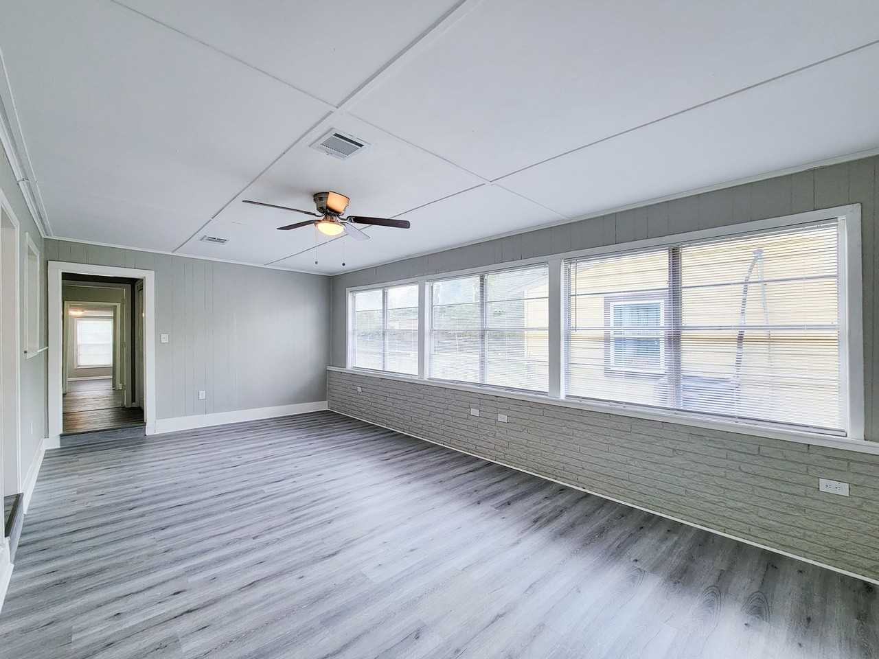 7426 Bigwood St - Photo 3 of 33