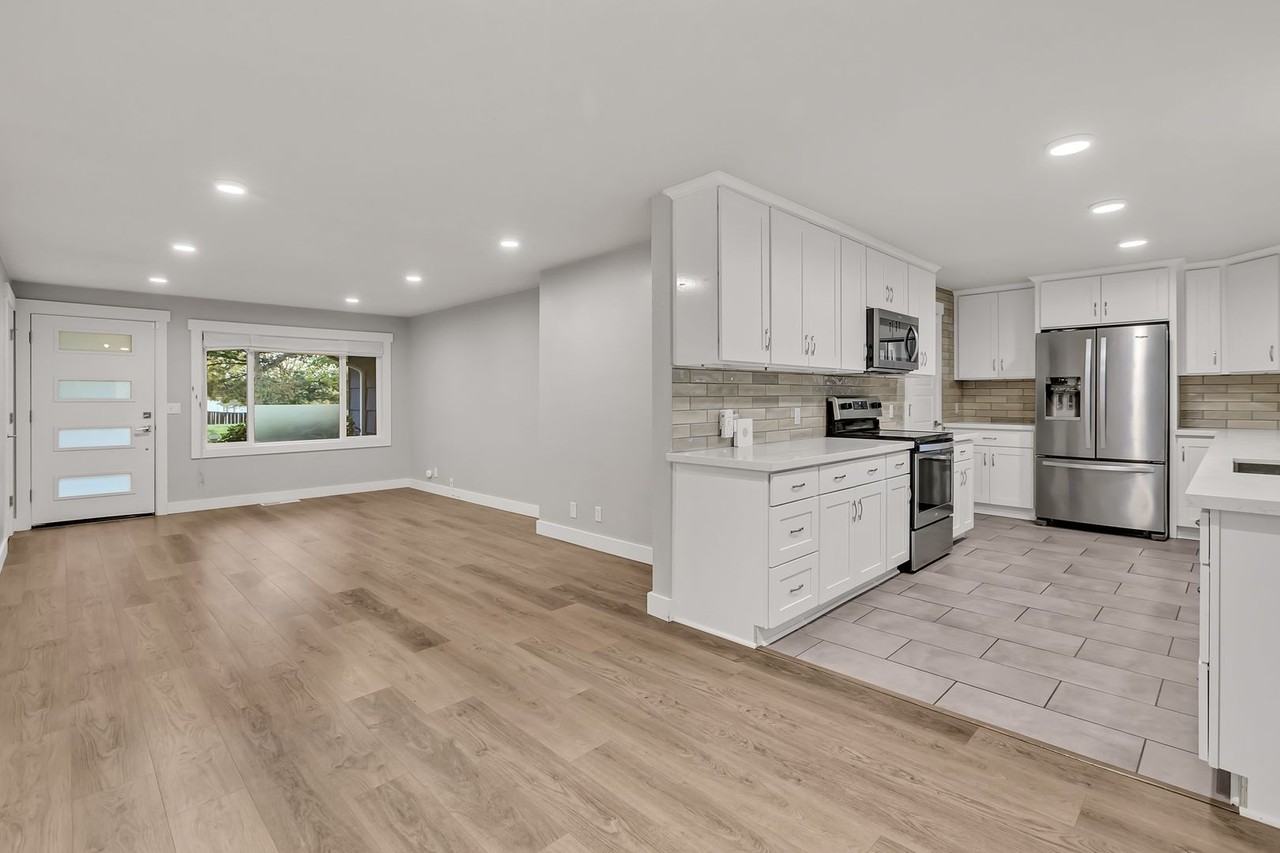 7815 Beacon Ave S - Photo 2 of 16