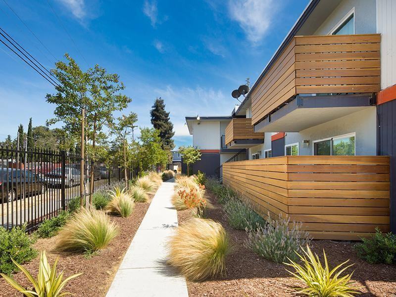 27467 Manon Ave - Photo 2 of 10