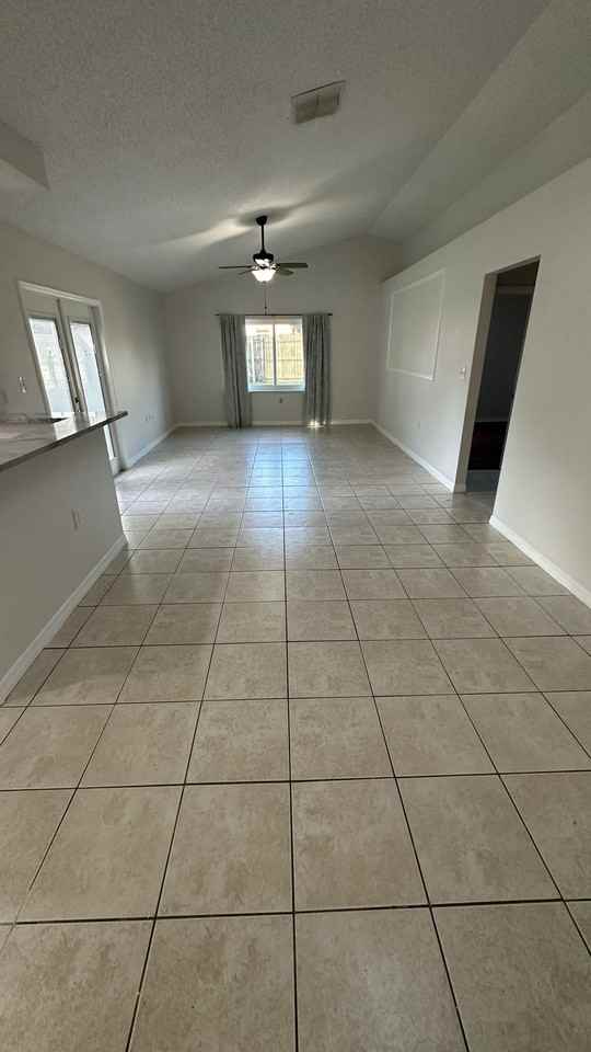 1105 West Riviera Boulevard - Photo 3 of 25