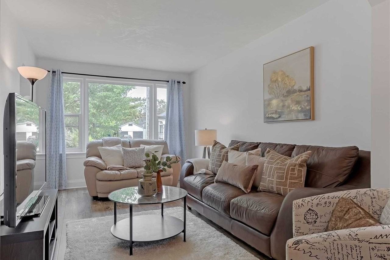 90 Meighen Avenue - Photo 2 of 9