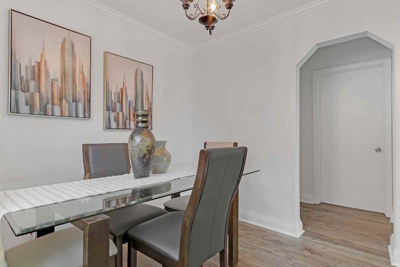 90 Meighen Avenue - Photo 3 of 9