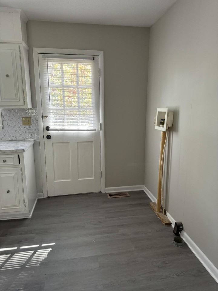 144 Nottingham Dr #5 - Photo 4 of 14