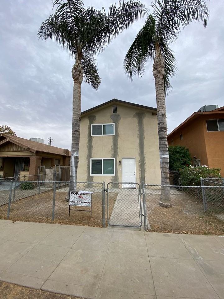 1016 Eye St - Photo 2 of 44