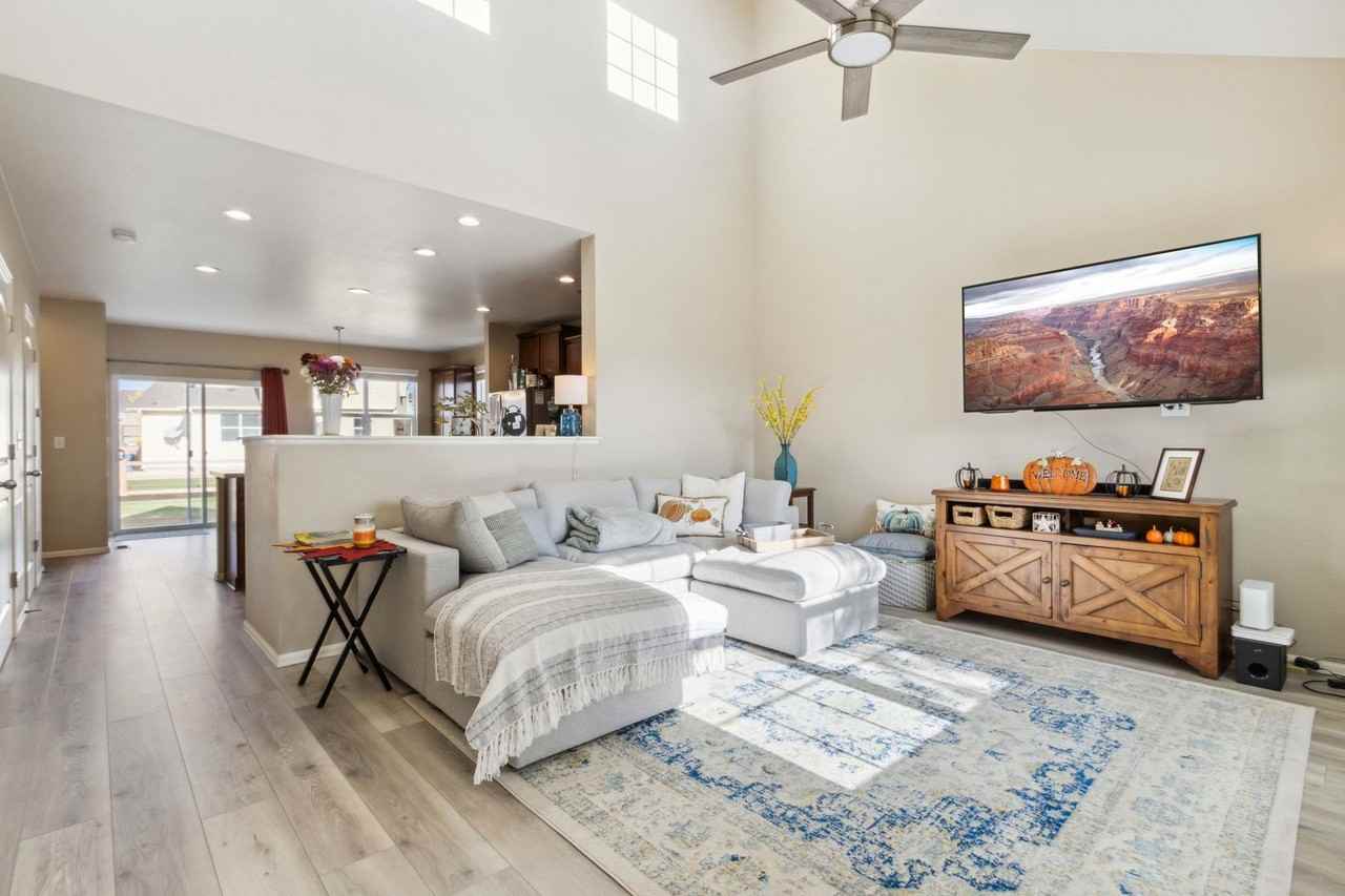 1544 Benfleet Ct - Photo 4 of 24