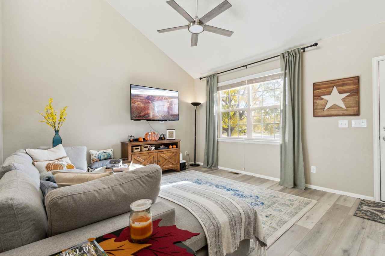 1544 Benfleet Ct - Photo 5 of 24