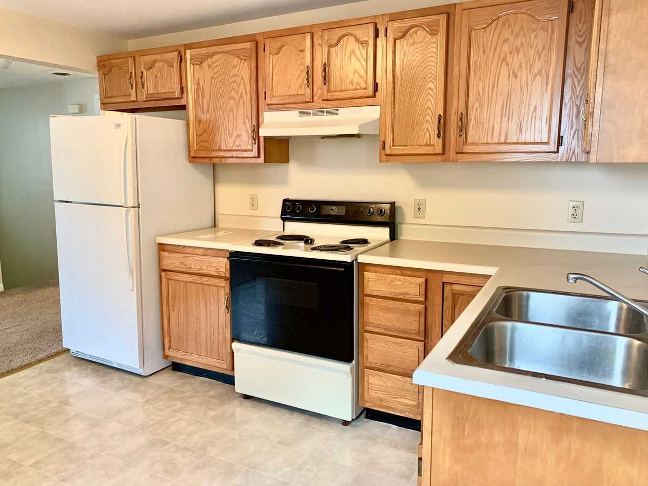 275 Jefferson St - Photo 2 of 6