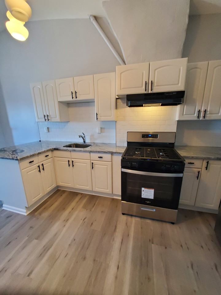 119 Montgomery St #1 - Photo 2 of 19