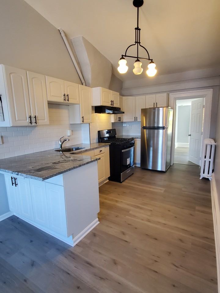 119 Montgomery St #1 - Photo 5 of 19