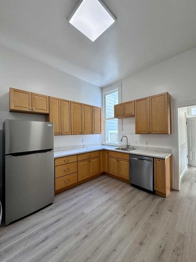 2007 Pine St - Photo 2 of 24