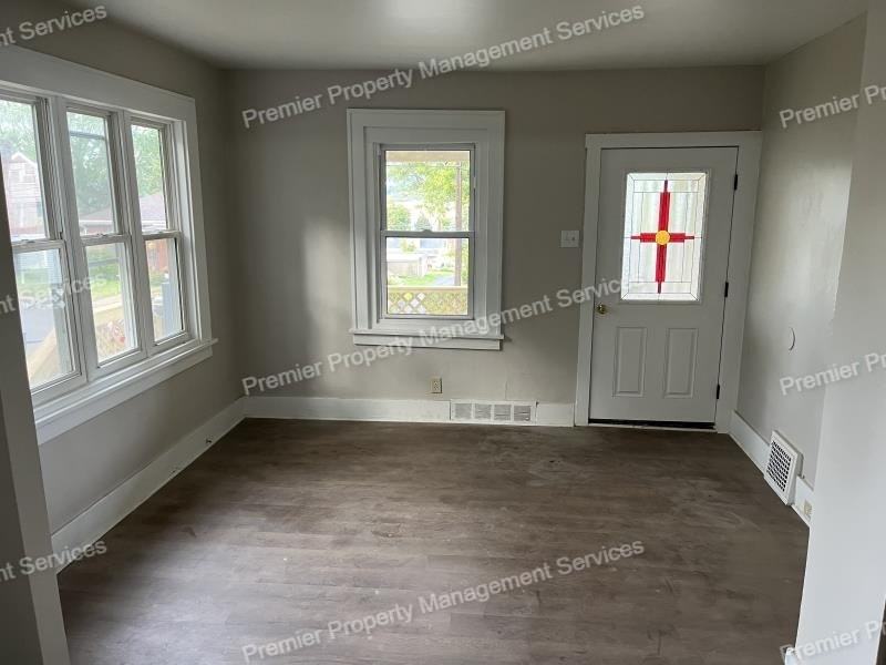 388 Berry St #1 - Photo 3 of 12