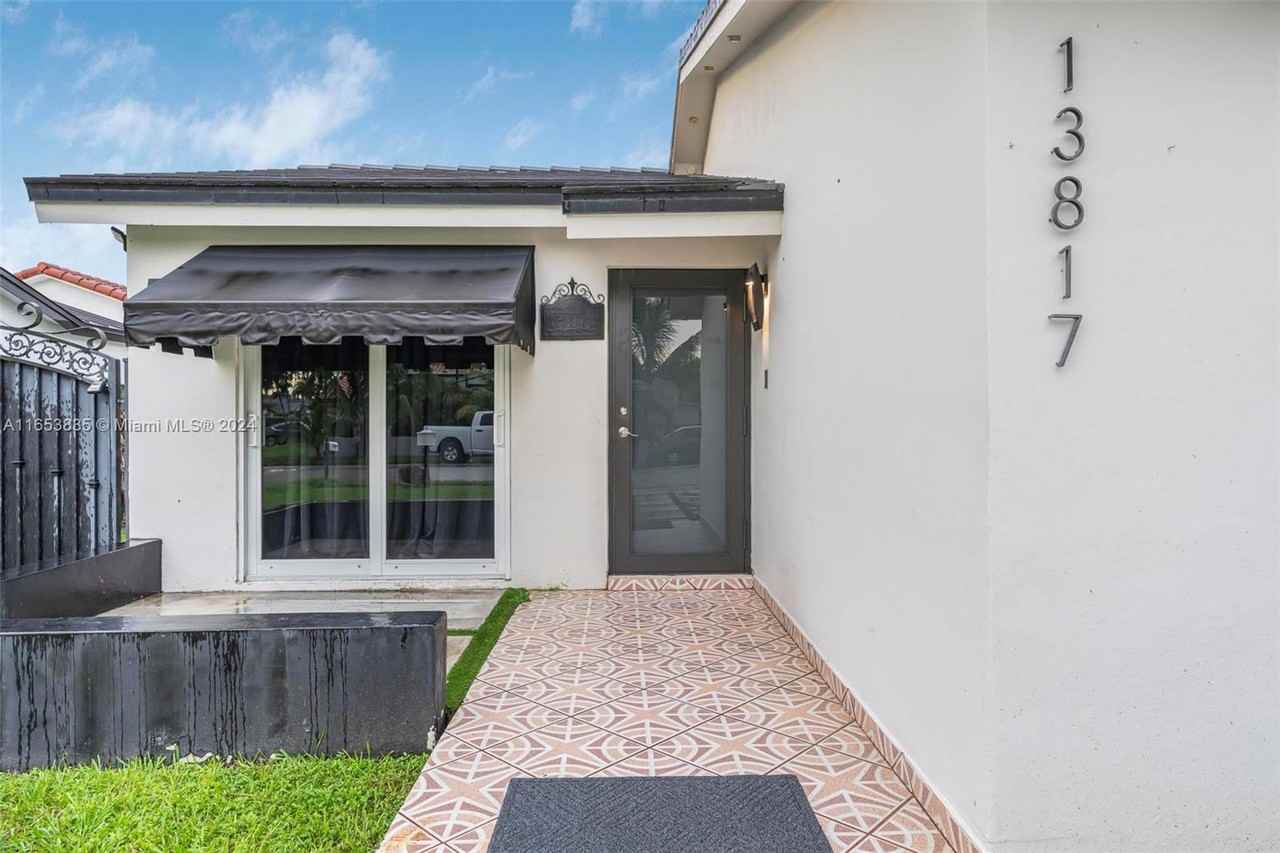 13817 Sw 24th St - Photo 3 of 8