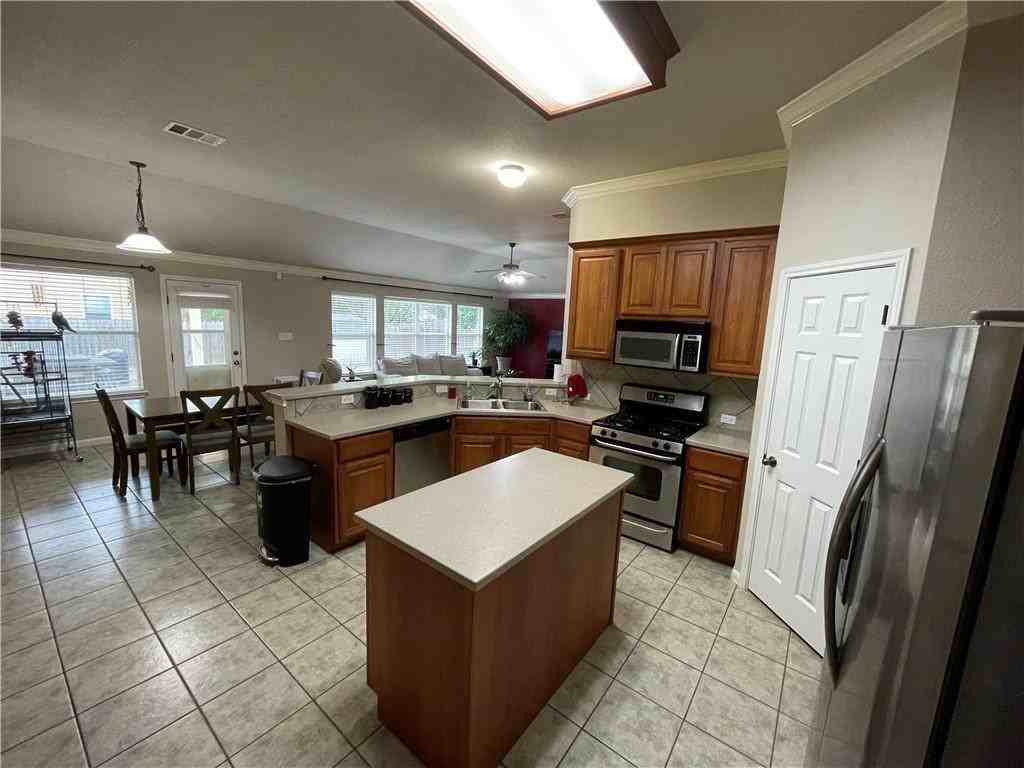 921 Rochester Castle Way - Photo 2 of 8