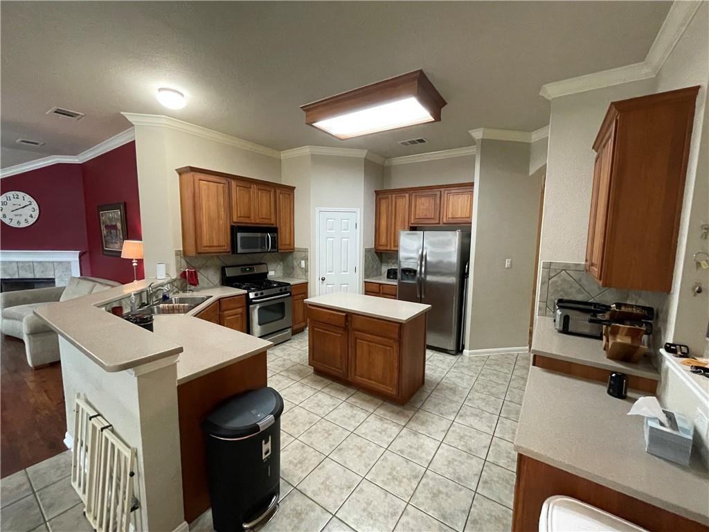 921 Rochester Castle Way - Photo 3 of 8