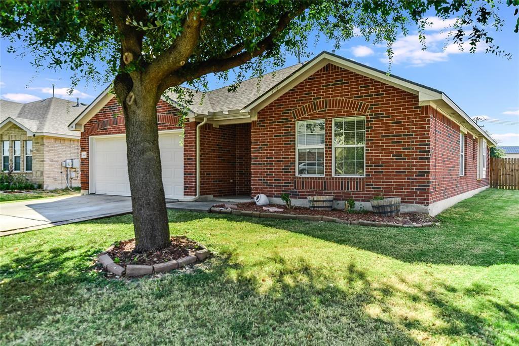 1445 Rainbow Parke Dr - Photo 2 of 8