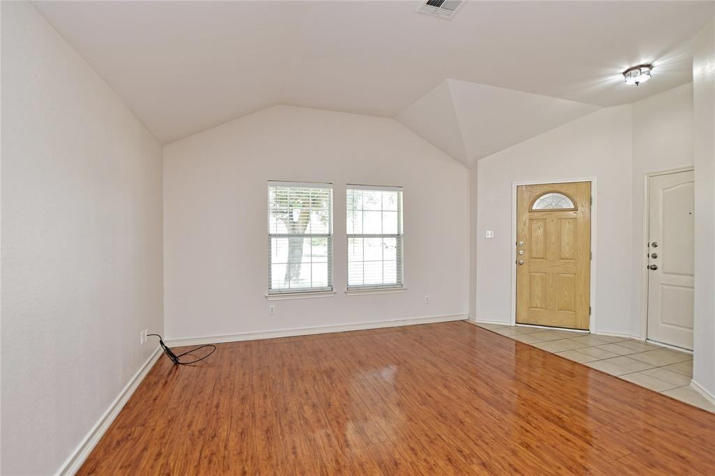 1445 Rainbow Parke Dr - Photo 3 of 8