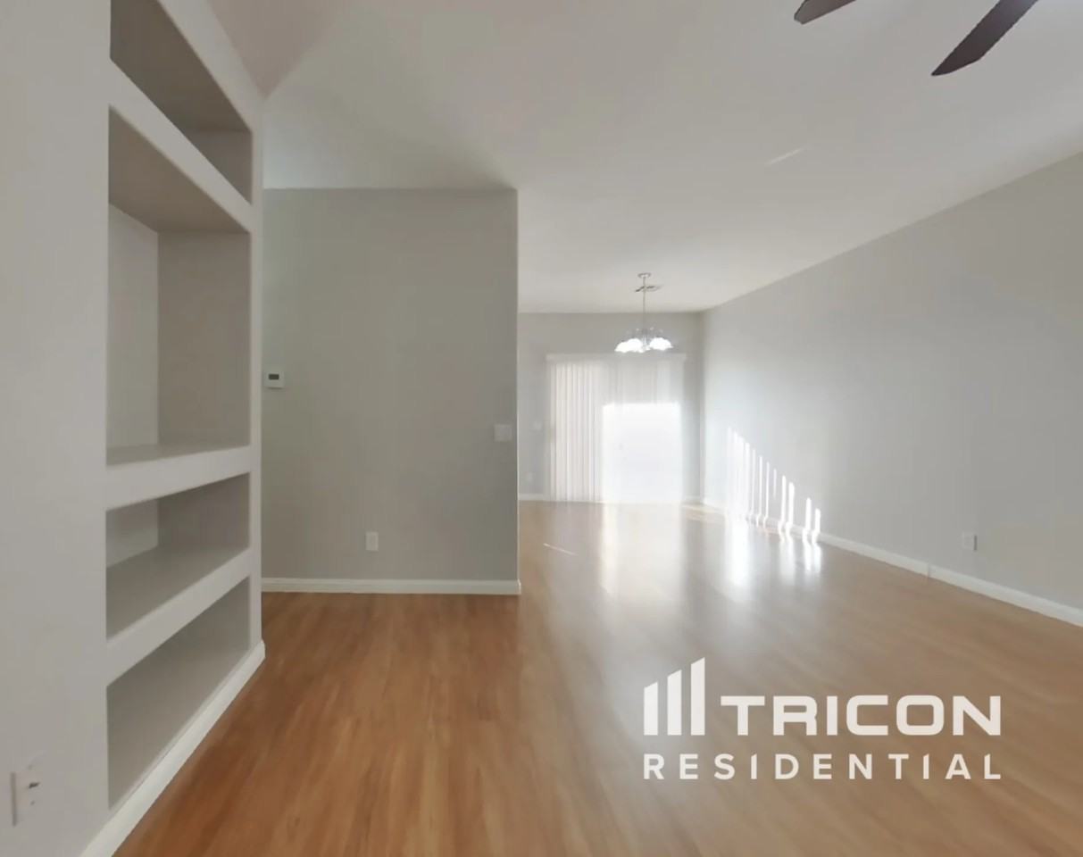 22230 22230 N 29th Drive Phoenix AZ - Photo 2 of 15