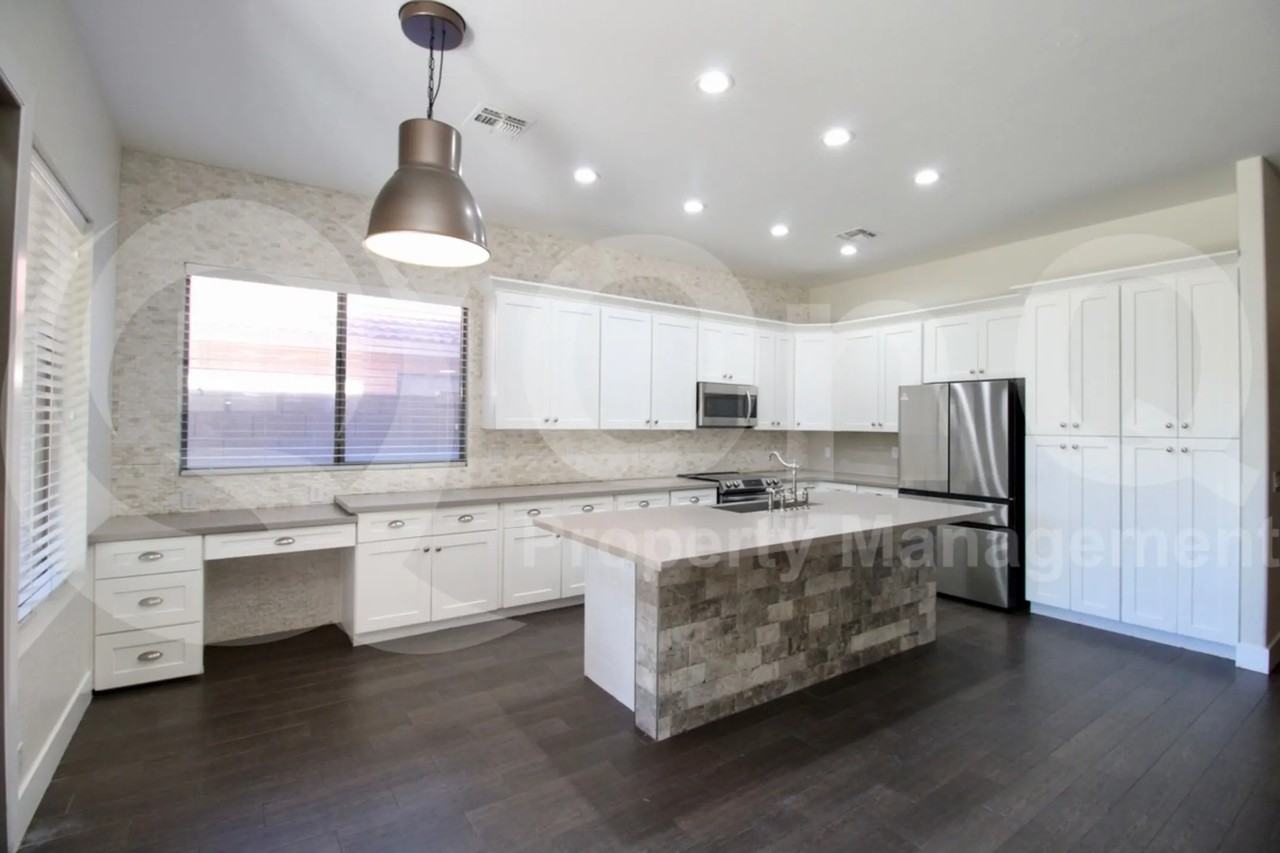 1801 E Sagebrush St - Photo 2 of 35