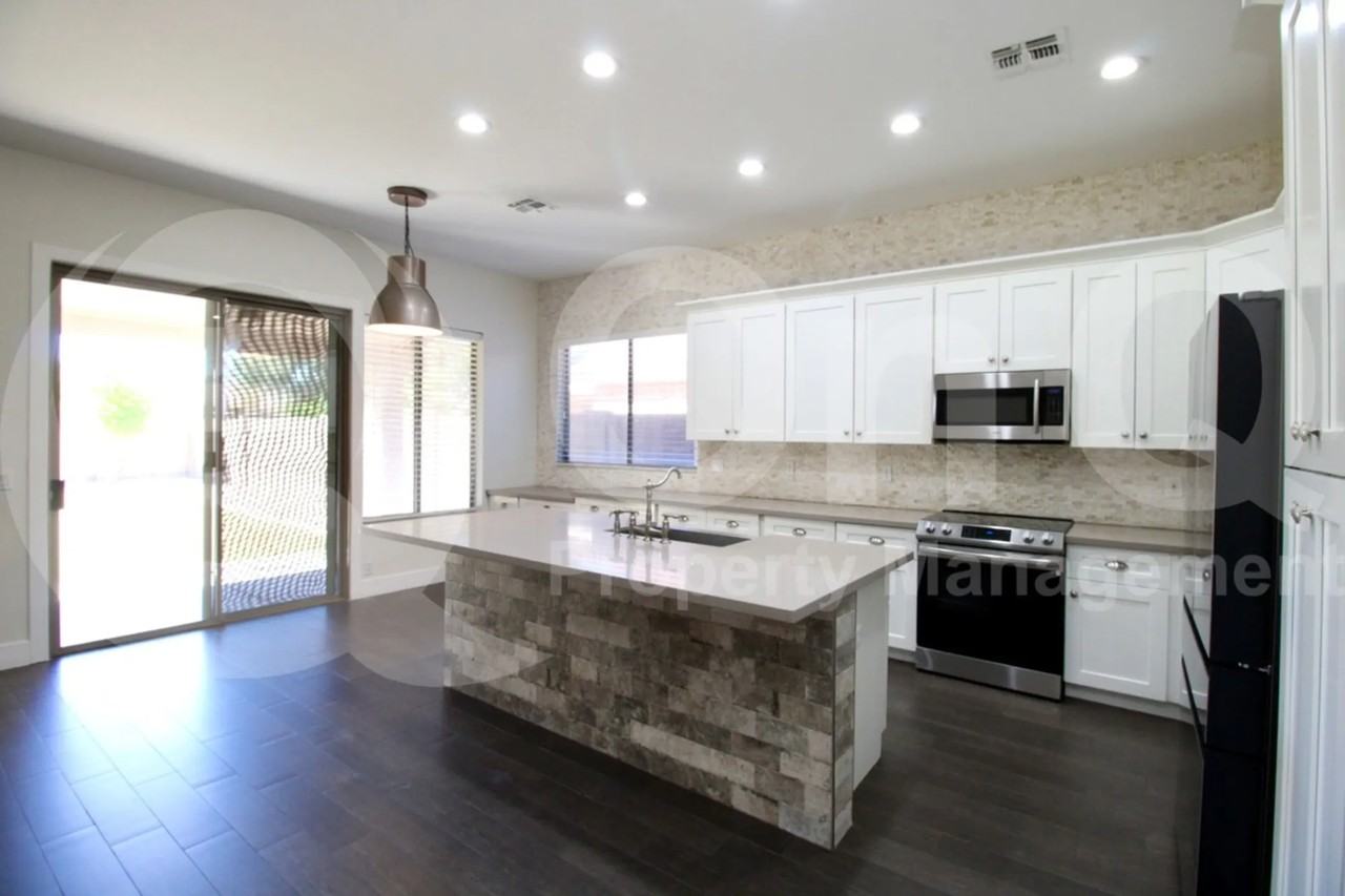 1801 E Sagebrush St - Photo 3 of 35