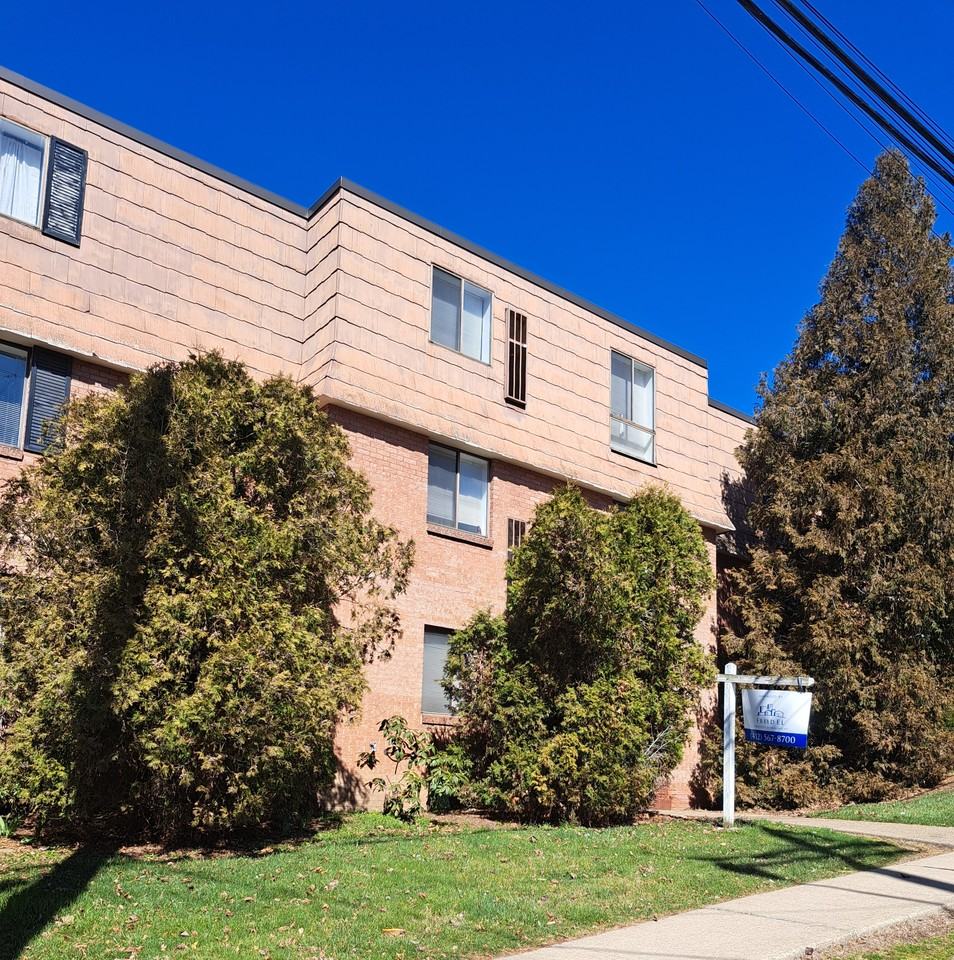 Essex House - Photo 3 of 3