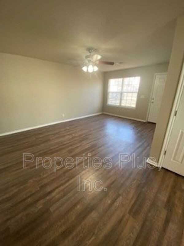 932 Hamilton Fls - Photo 2 of 11