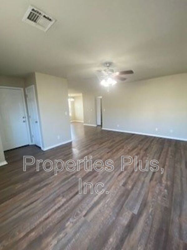 932 Hamilton Fls - Photo 3 of 11