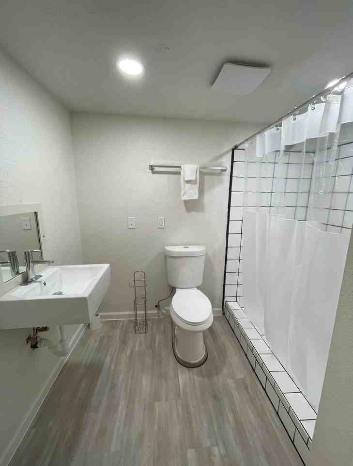 1122 Vernon St - Photo 2 of 5