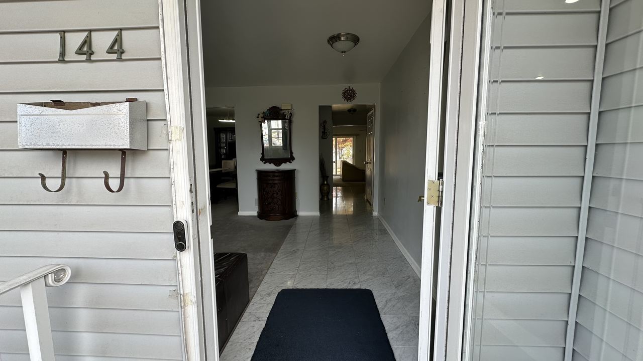 144 Amherst Ave - Photo 2 of 31