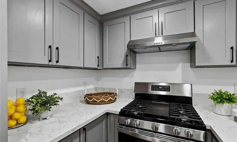 600 W 3Rd St - Photo 2 of 8