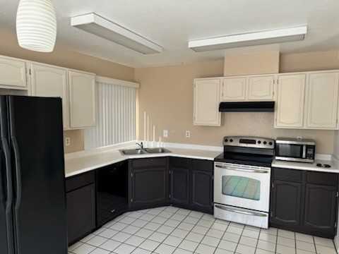 3180 W Baylor Ln - Photo 3 of 16