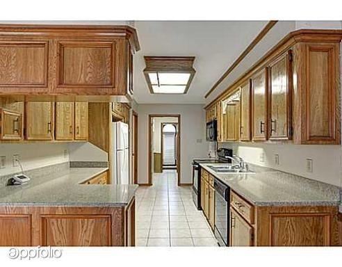 1000 Oakhaven Cir - Photo 3 of 5