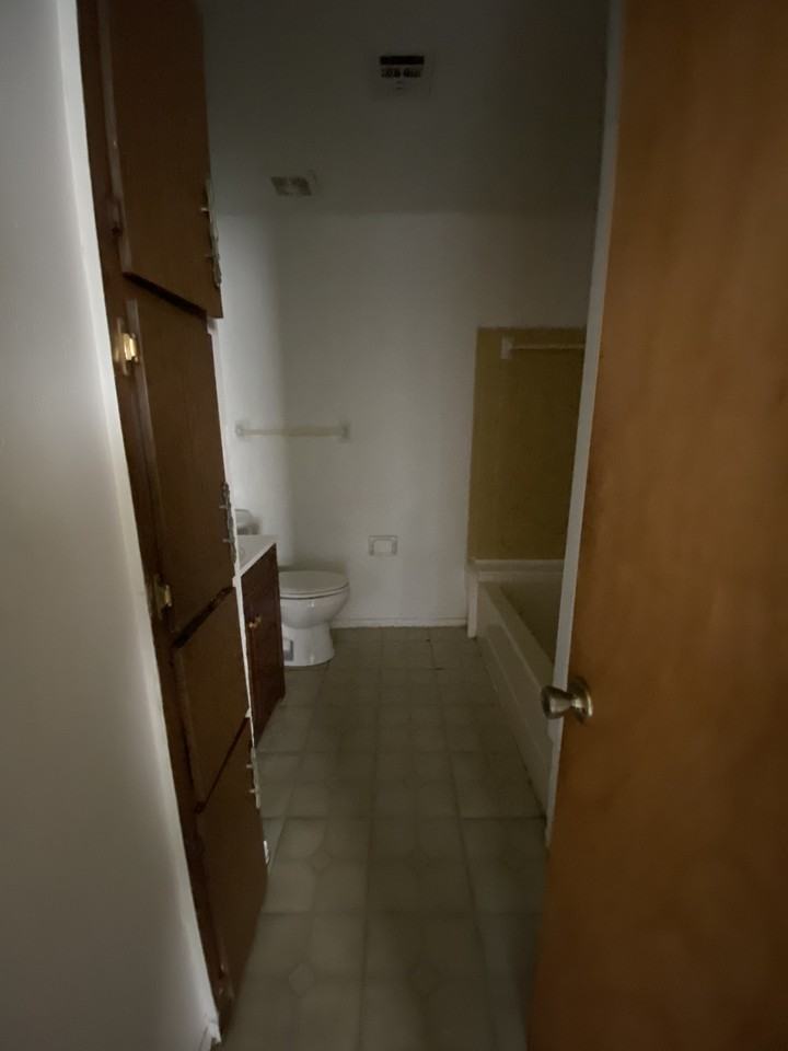 206 Robertson St Apt B #NA - Photo 7 of 8