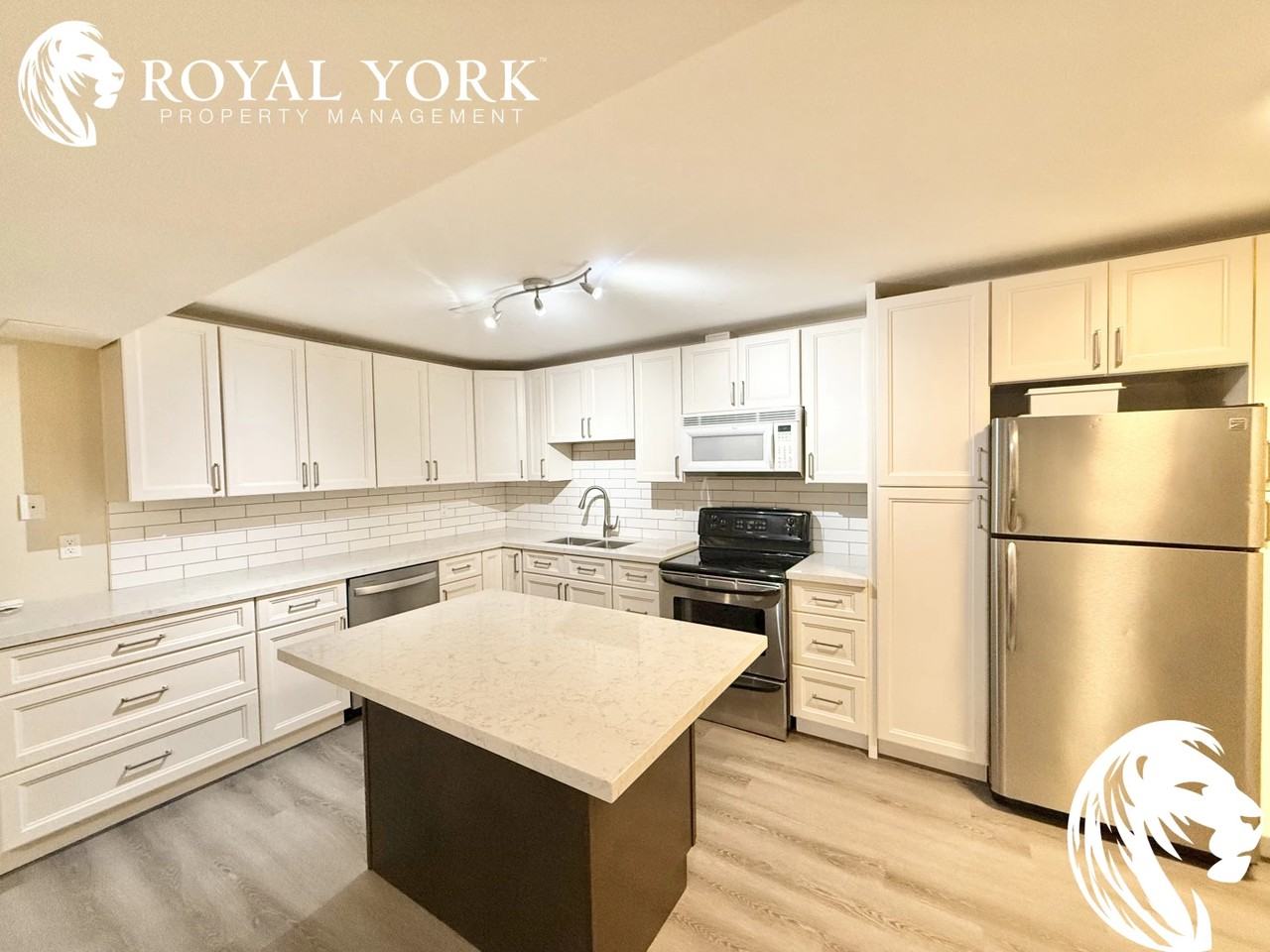 2-4 Smith Street, Bradford, Ontario L3Z 3C9 - Photo 3 of 14