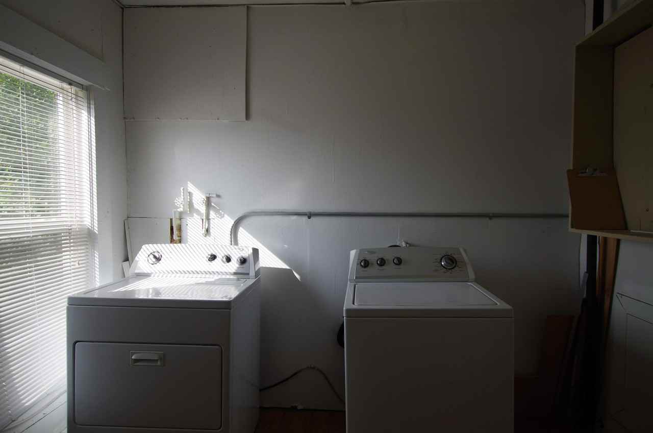 Free rent for November! 4 Bedroom 1 Bath, 49 Main St unit 2 - Photo 2 of 12